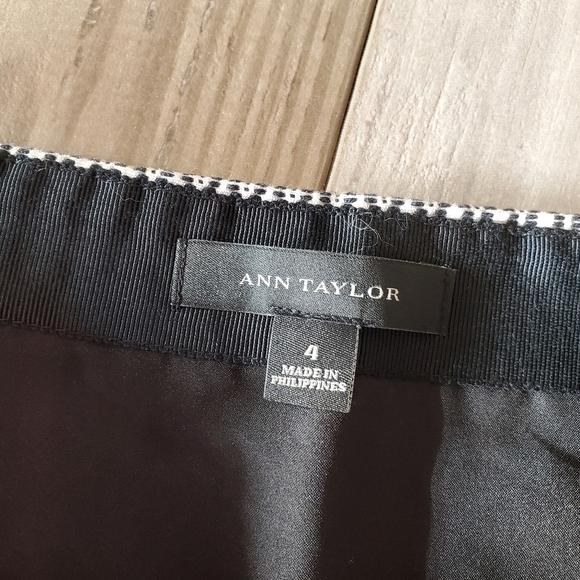 Ann Taylor Tapestry Lined Side Zip Pencil Skirt Women's Size 4 NWOT Black White - Picture 2 of 14